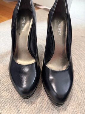 Nine West Black Leather Pointed Toe Heels